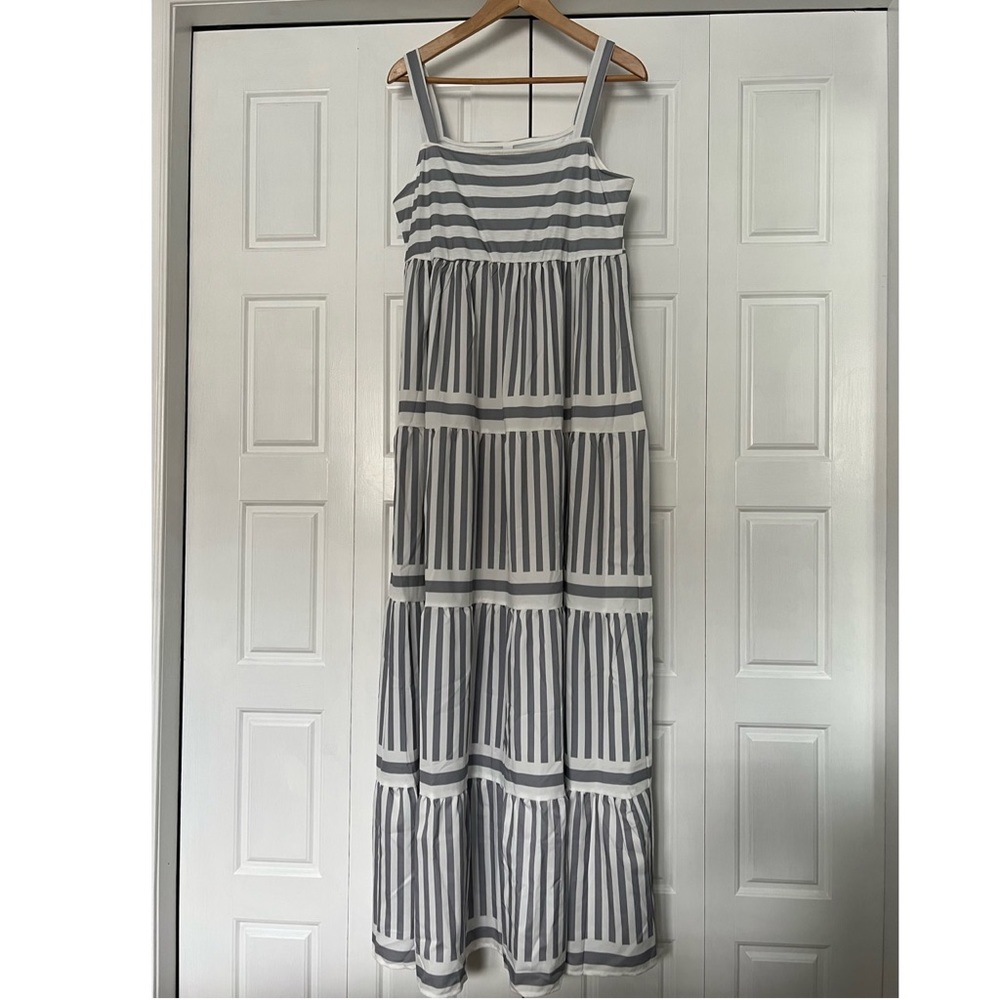 Striped Print Sleeveless Maxi Dress